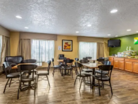 Quality Inn Hotels in Valencia County