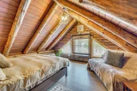 Motorsports, Lake Days & Hikes! Cabin in Waterfall
