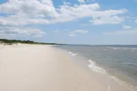 Family vacation retreat w/ In-ground Pool with private Chesapeake Bay access!