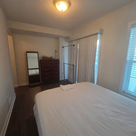 Cozy Private Room with En-suite in Central Barrie