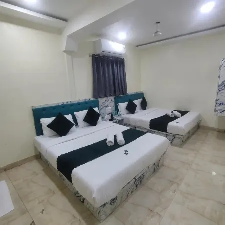 Hotel Glow Star Отели рядом с достопримечательностью «Рынок Бхенди-Базар»