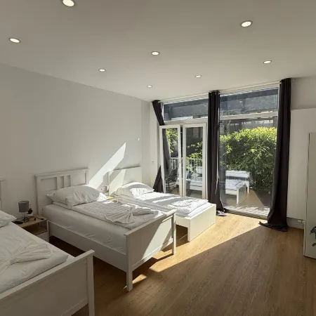 CityStay Bergisch Gladbach Apartments & Rooms Отели рядом с достопримечательностью «Станция метро Thielenbruch»