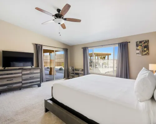 Casa Selecta - Pool, Hot Tub & Desert Skies 4 Bedroom Home Hotels in Yucca Valley