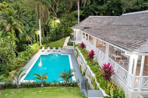Secluded 3BR Garden Villa Pool Ocean Views - chambre d’hôtes