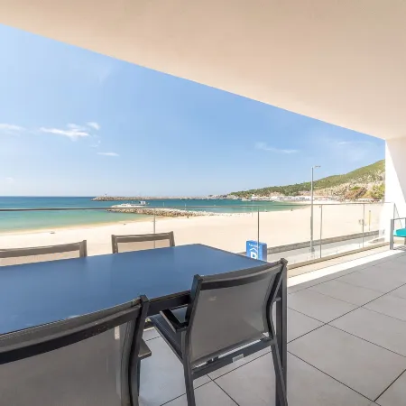 GuestReady - Golden sea view retreat