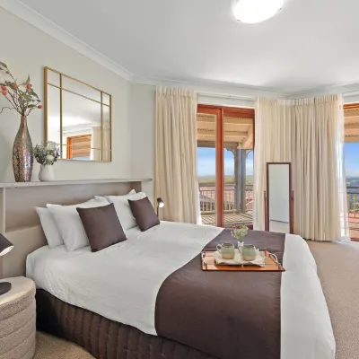 Mayfield on Montville Hotels near Flame Hill Vineyard