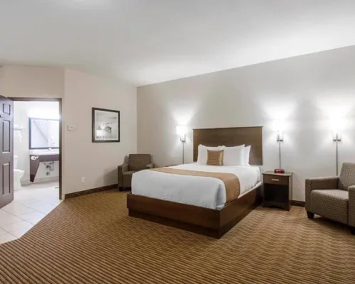 Travelodge Suites by Wyndham Estevan โรงแรมในเอสเตวาน