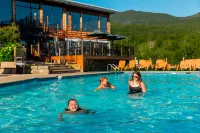 Indian Head Resort - С бассейном