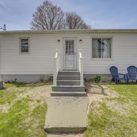 Ludington Vacation Rental - Walk to Lake Michigan!