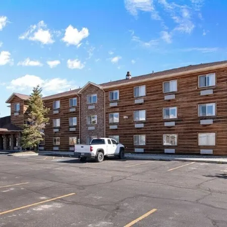 Pinedale Hotel & Suites Отели в г. Пайндейл