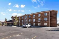 Pinedale Hotel & Suites