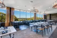 Modern Lake Geneva Condo With Pool and Patio - 4-stjärniga