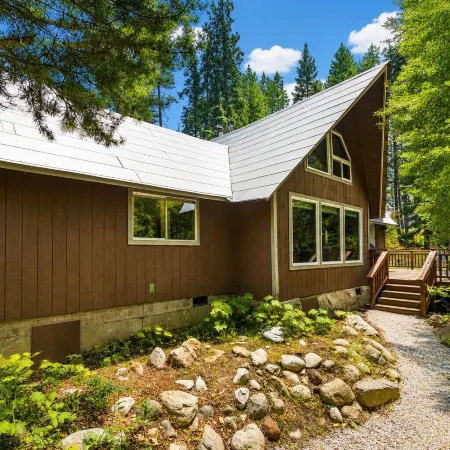 Trobele 3 Bedroom Home by NW Comfy Cabins by RedAwning