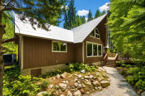 Trobele 3 Bedroom Home by NW Comfy Cabins by RedAwning