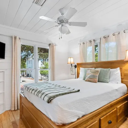 Beautiful Original Seaside Cottage + Swim & Tennis Club: Sleeps 6