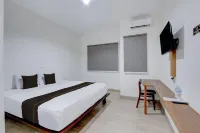 Stylish Deluxe Stay With Free Wifi and Parking - 3-Star