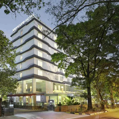 Mercure Bandung Nexa Supratman Hotels near Perjuangan Monument