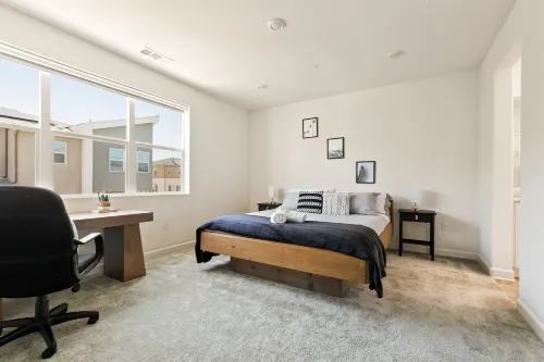 Modern Family Townhome: 4BR/44BA Pool & EV Charger - Kitchen