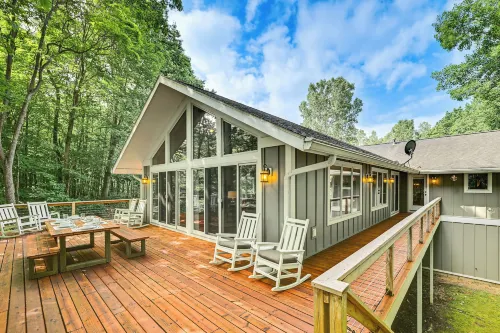 Riverwood South Haven Retreat on 10 Acres - Wifi
