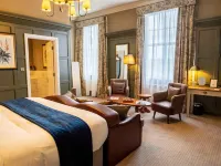 The Globe Hotels in Warwick