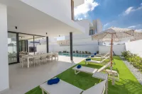 New 4 bedroom villa with pool, 100 Meters from the beach - Vila