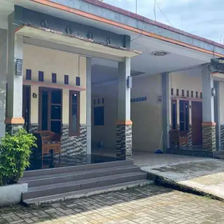Penginapan Keluarga 215
