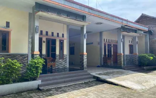 Penginapan Keluarga 215 - 2 stelle