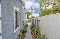 Ultimate Miami Headquarters 4 Car Parking Pet Friendly & Private Patio - Pensions
