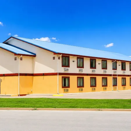 Super 8 by Wyndham Champaign