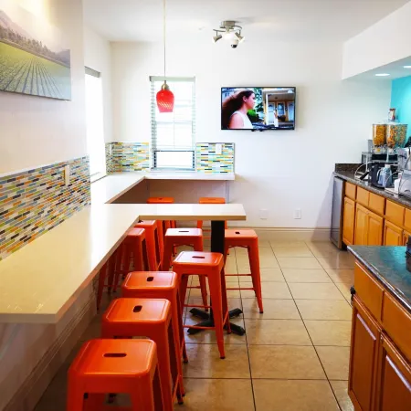 Howard Johnson by Wyndham Salinas