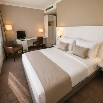 Guestified. | Grand Airport Hotel Отели рядом с достопримечательностью «Кайзерсверт»