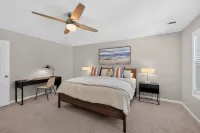 Cedar Lake 4br Home For 8 W/ Lake Views 4 Bedroom Home - Homestays