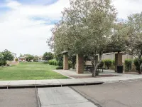 Mackenzie - Private BR w-Shared Bathroom Hotels near Camelback Ranch
