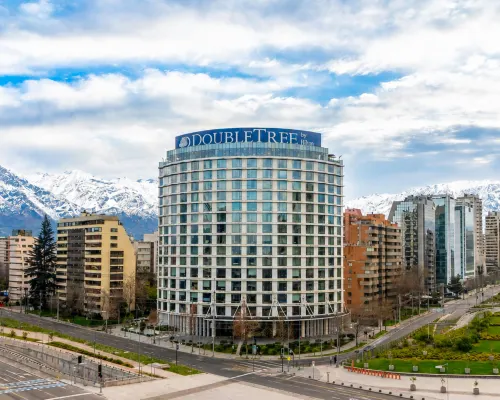 DoubleTree by Hilton Santiago Kennedy Отели рядом с достопримечательностью «Лас-Кондес»