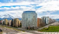DoubleTree by Hilton Santiago Kennedy - parking