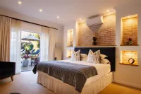 Les Chambres Guest House - Bed and Breakfasts