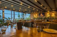 เทมา 242 โฮเต็ล - สระว่ายน้ำแบบอินฟินิตี้