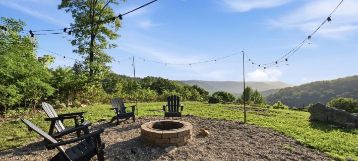 Hot Tub Dome with Epic Ridge Views -Bluegrass Bluff Hotels in Powell County