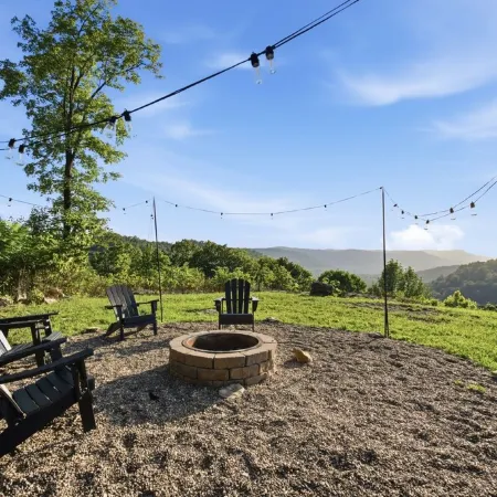 Hot Tub Dome with Epic Ridge Views -Bluegrass Bluff