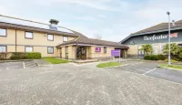 Premier Inn Basingstoke West - parking