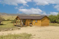 Wyoming Cabin Escape: Panoramic Mountain Views! - Homestays