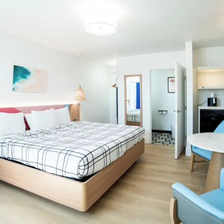 The Belmont Shore Inn