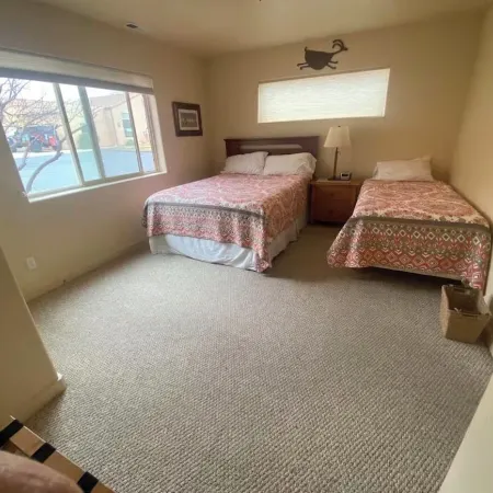 Lovely 3 bedroom condo with private hot tub!