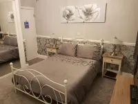 Oakover Guest House - parking