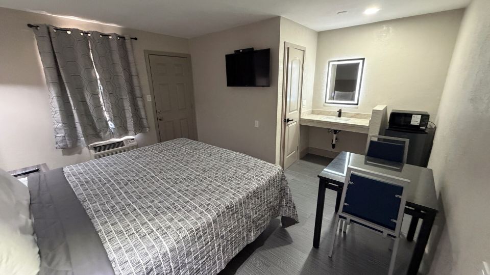 Colony Motel