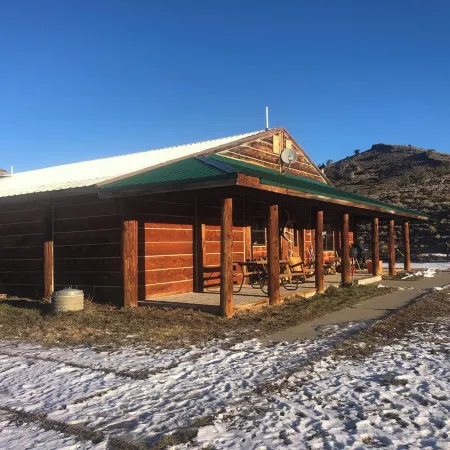 Peaceful Logan Mountain Cabin close to Yellowstone