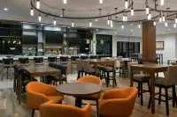 Hilton Garden Inn Visalia - breakfast