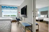 Tru by Hilton Toronto Airport West - piscina