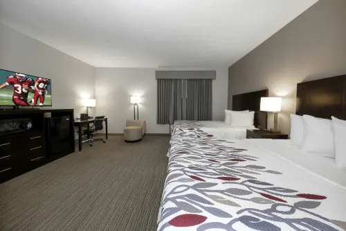 Red Roof Inn & Suites Newburgh - Stewart Airport/ West Point - Airport Shuttle