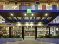 Ibis Styles Makassar Sam Ratulangi - ที่มีสระว่ายน้ำ